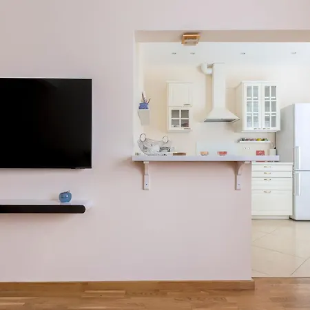 Charming Light-filled 2br Near Park And Ndk Apartament