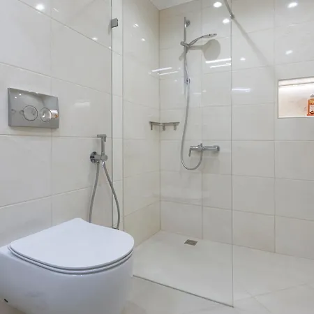 Apartament Charming Light-filled 2br Near Park And Ndk *