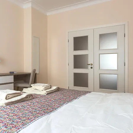 Charming Light-filled 2br Near Park And Ndk Apartament