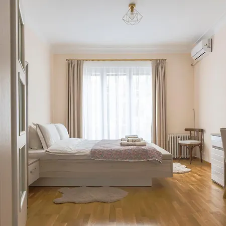 Charming Light-filled 2br Near Park And Ndk Apartament *